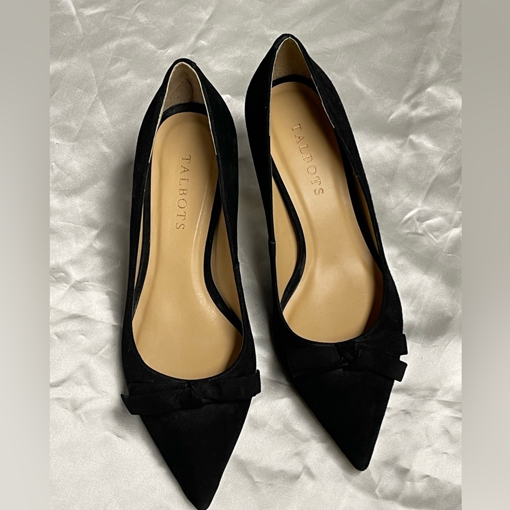 Talbots Black Suede Pumps with small bow. Size 7M. Worn once!